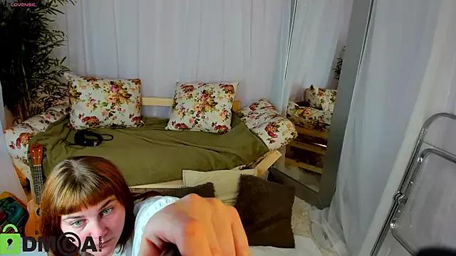 Rene_Shine from StripChat