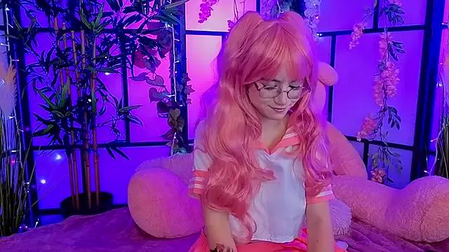 ReynaRey from StripChat is Freechat