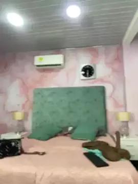 riri_brunnete from StripChat