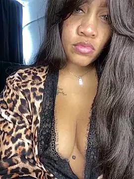 riri_brunnete from StripChat