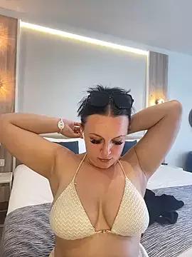 riri_bstvx from StripChat