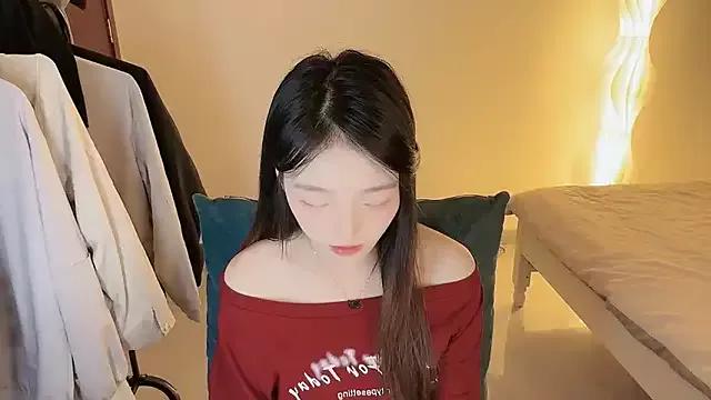Robin-o3 from StripChat is Freechat