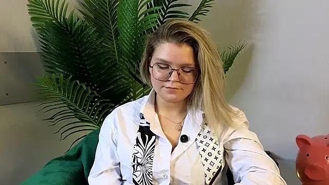 RosamariaDismukes webcams show profile image 