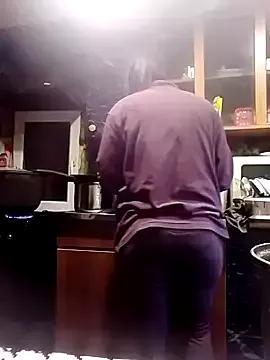 Rosanna_Rennie from StripChat is Freechat