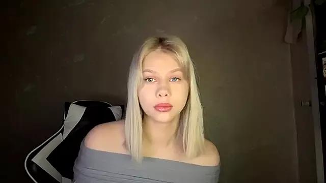 RosarioOler from StripChat is Freechat