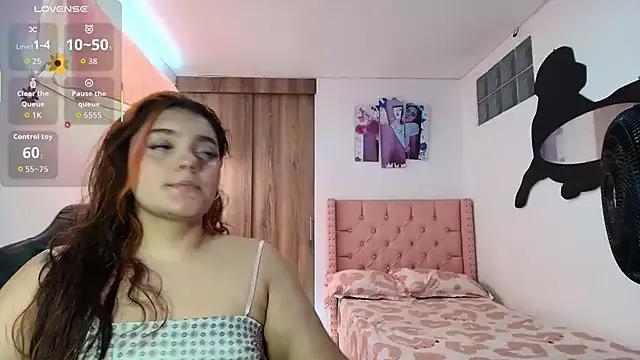 rose_blu from StripChat is Freechat