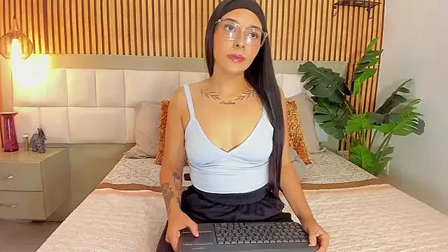 Roseaurora from StripChat is Freechat