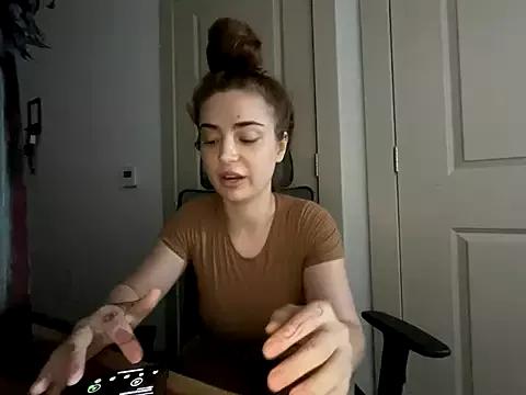 Roseyla___ from StripChat is Freechat