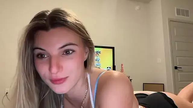 Photos of RosieCheeks_ from StripChat is Freechat