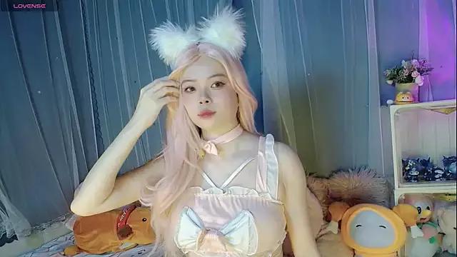 Rosiee- from StripChat is Freechat