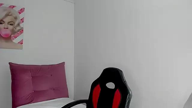 rouse_red from StripChat is Freechat