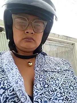 Roxiisecretary from StripChat is Freechat