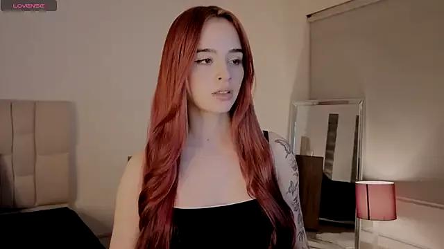 Roxxy_mora from StripChat