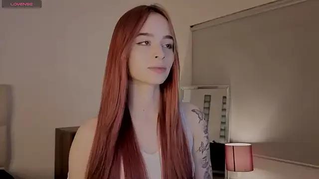 Roxxy_mora from StripChat