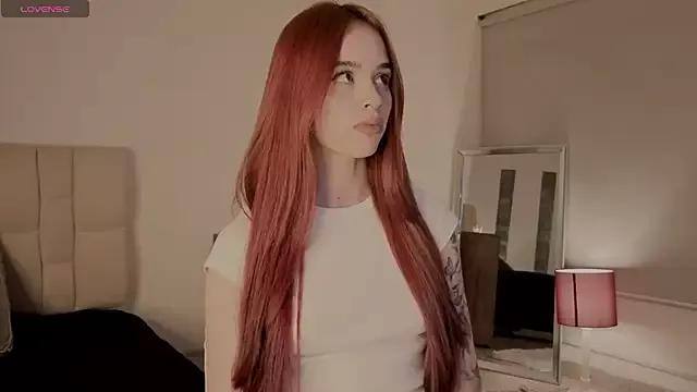Roxxy_mora from StripChat is Freechat