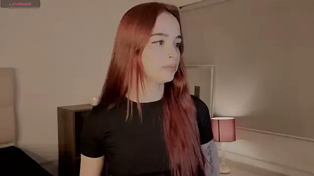 Roxxy_mora from StripChat
