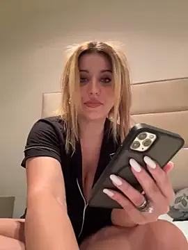 RoxxyDallas from StripChat