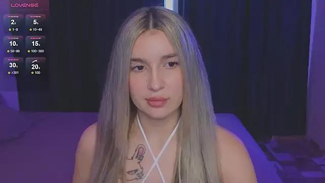 RoxyChill from StripChat is Freechat