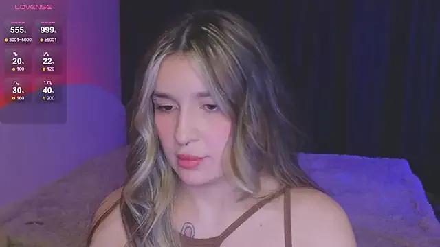 RoxyChilli from StripChat is Freechat