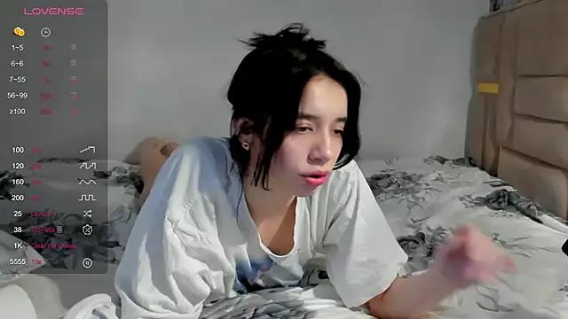RoyalMira from StripChat is Freechat