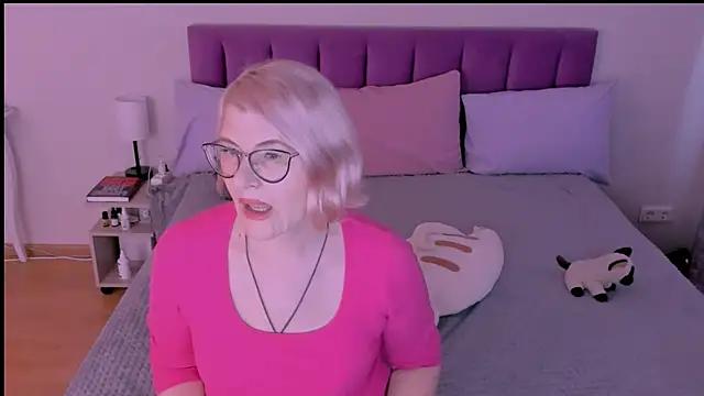 sabrinamacmarren from StripChat is Freechat