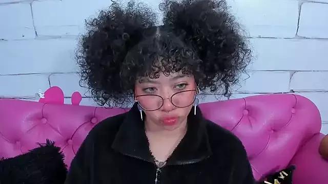 SAFIROAGATA from StripChat is Freechat