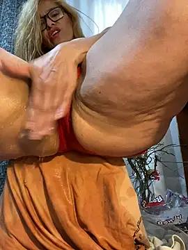 SahoryHorny from StripChat is Freechat