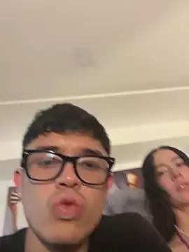 SAMANTHA_AND_PETER from StripChat is Freechat