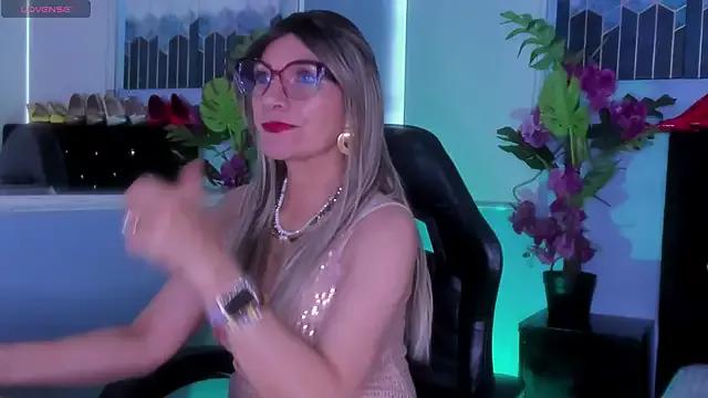 samantha_mature_ from StripChat