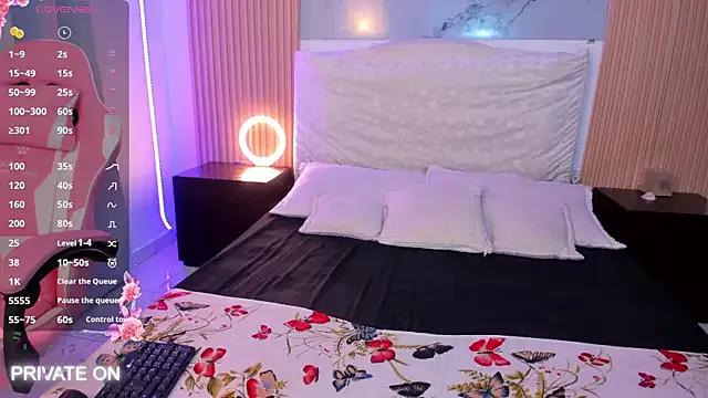 samanthaa_moon from StripChat