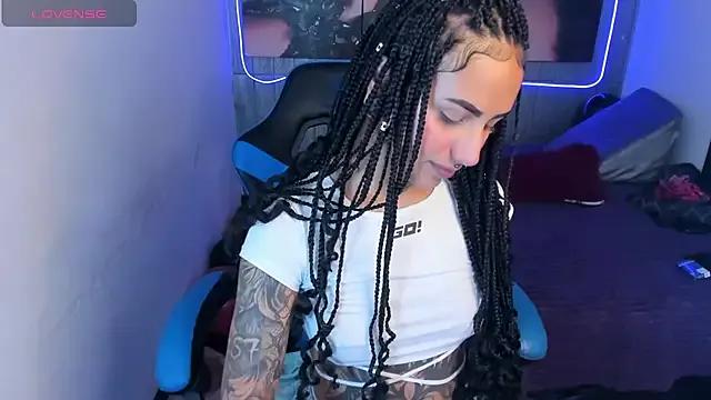 Samanthademonx20_ from StripChat is Freechat