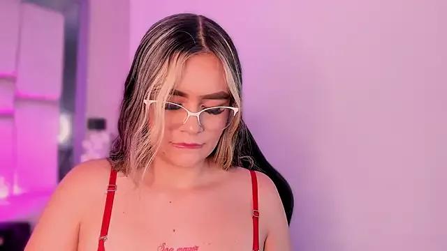 Samarafernandez from StripChat is Freechat