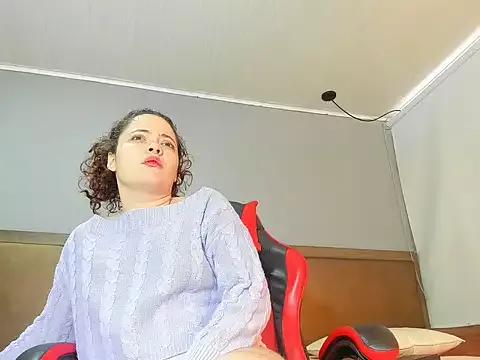 SamLuxuri webcams show profile image 