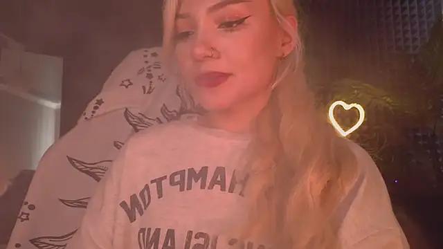 SandraBoyl from StripChat is Freechat