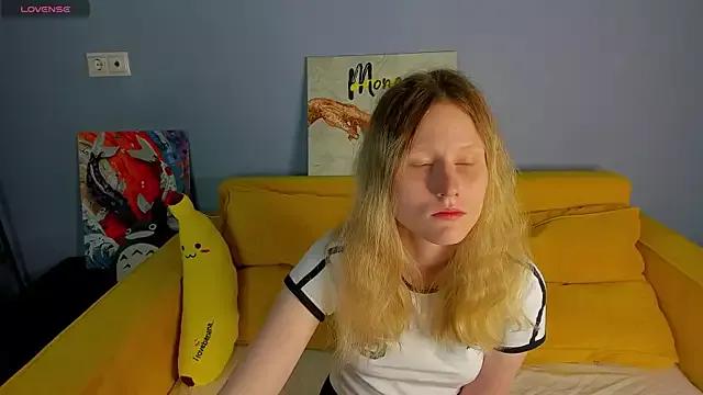Sansa_kisss from StripChat is Freechat
