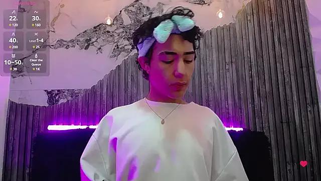 Santi_Foxs from StripChat is Freechat