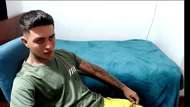 santii_ss on StripChat