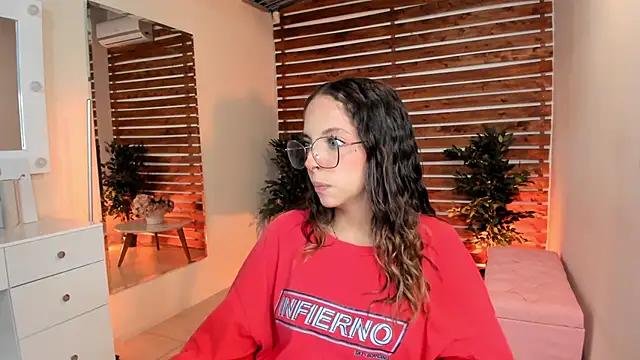 Sapphire_Venuss from StripChat