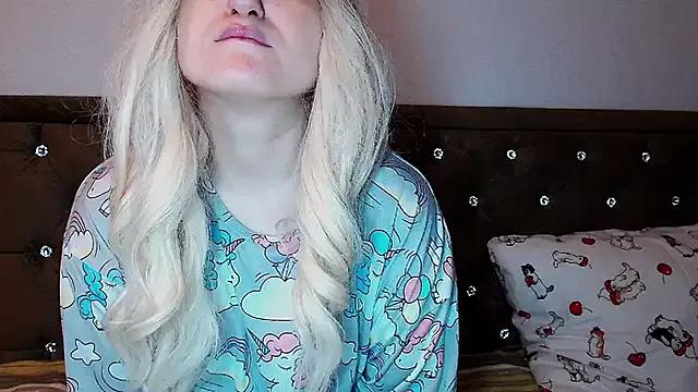 Sara4uu from StripChat