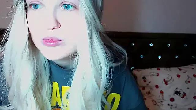 Sara4uu from StripChat