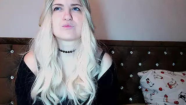 Sara4uu from StripChat