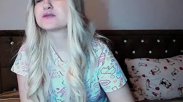 Sara4uu from StripChat