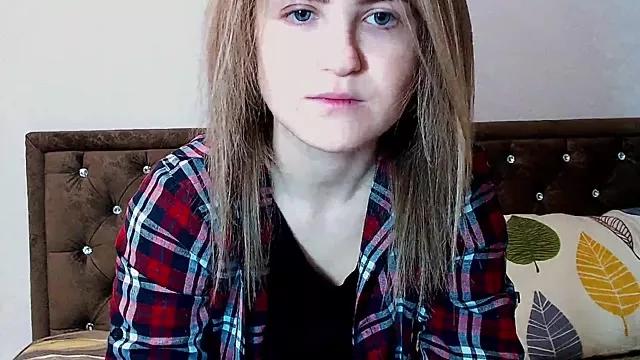Sara4uu from StripChat