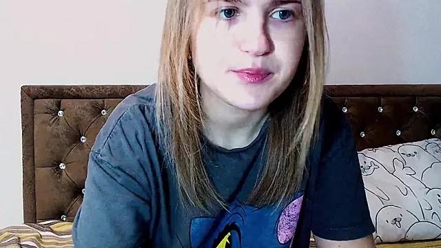 Sara4uu from StripChat