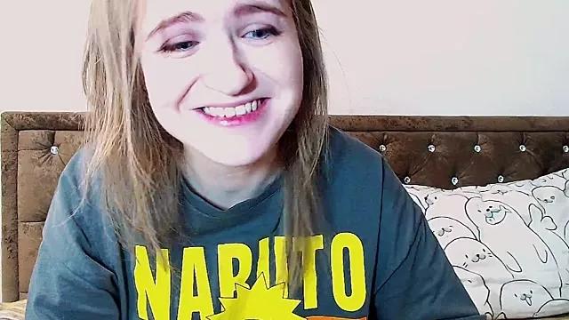 Sara4uu from StripChat