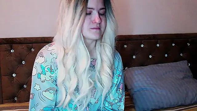 Sara4uu from StripChat