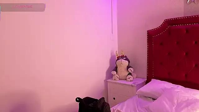 Sara_Collinss_ from StripChat is Freechat