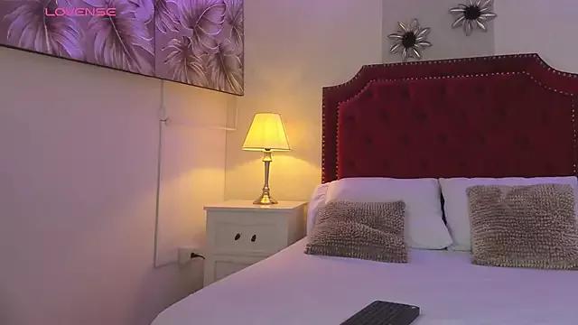 Sara_Collinss_ from StripChat is Freechat