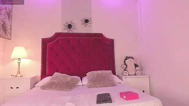 Sara_Collinss_ from StripChat is Freechat