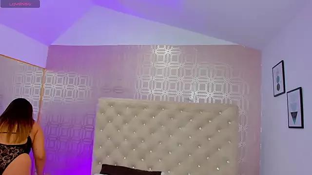 Sara_Desire from StripChat